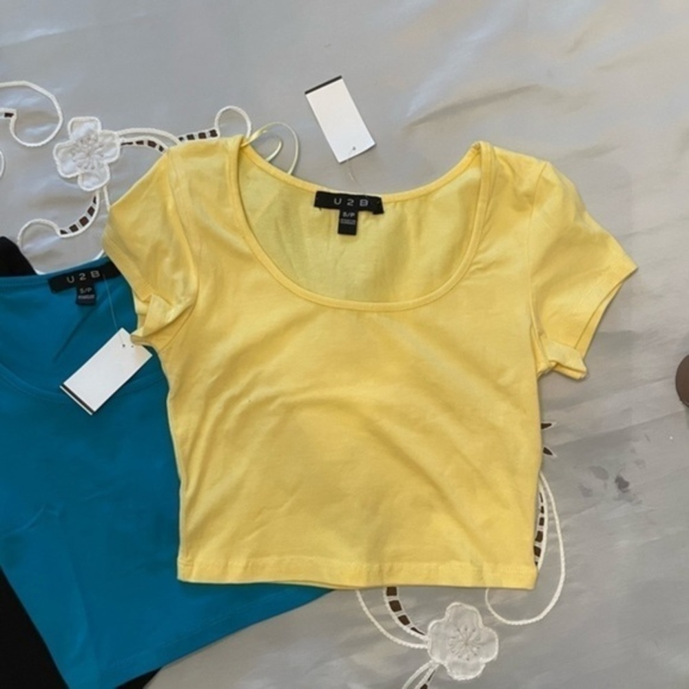 3 New Cropped T-Shirt Bundle - Picture 10 of 11